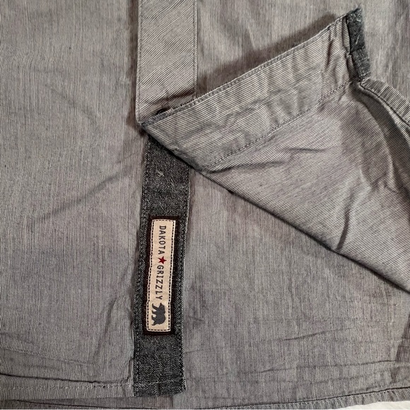 Dakota Grizzly Short Sleeve Button Down Gray Men's Shirt Size XXL - Picture 3 of 5